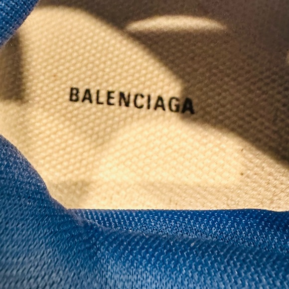 Snickers - Picture 3 of 5